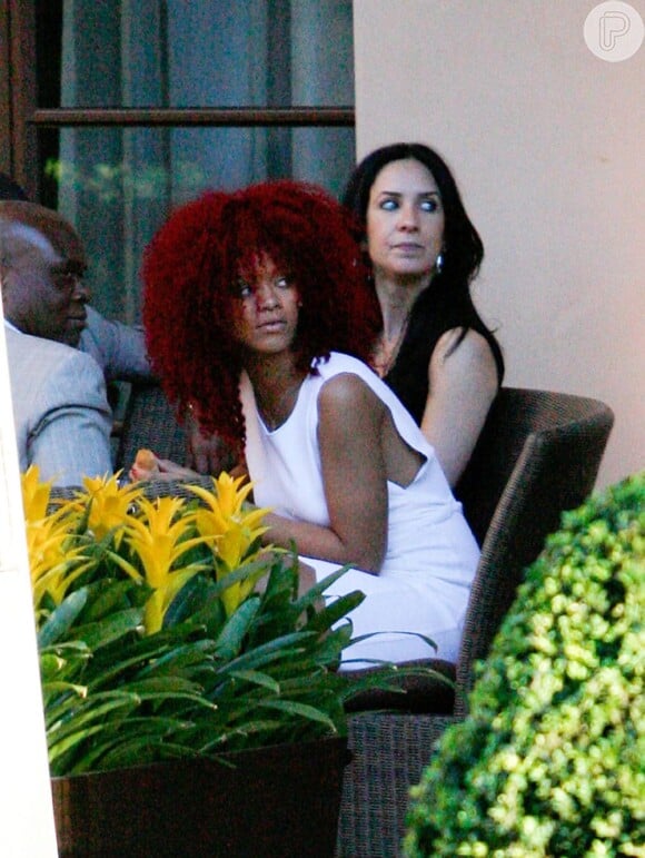 Em fevereiro de 2011, Rihanna exibiu visual black power