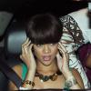 Com um cabelo que parecia cortado em uma cuia, Rihanna foi flagrada saindo de um restaurante em Nova York, em junho de 2008