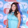 Fabiana Karla foi ao Prêmio da Música Brasileira com um vestido longo azul