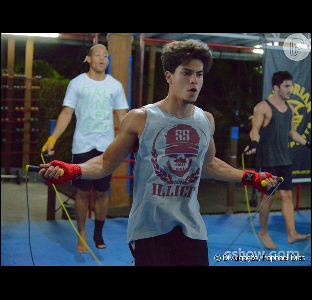 Arthur Aguiar Faz Aulas De Muay Thai Para Malhacao Estou Todo Dolorido Purepeople Arthur Aguiar Faz Aulas De Muay Thai Para Malhacao Estou Todo Dolorido Purepeople