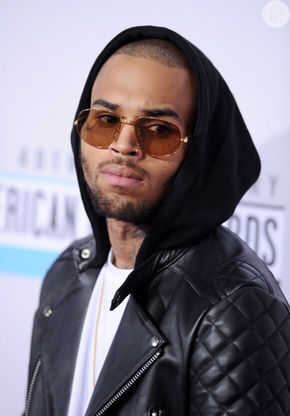 Na época que agrediu Rihanna, Chris Brown foi condenado a cinco anos de liberdade condicional