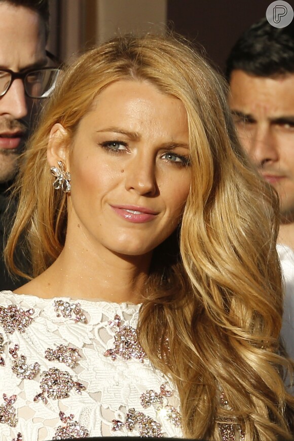 Blake Lively participa do 'Le Grand Journal' durante o Festival de Cannes 2014