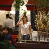Flávia Alessandra e Paulo Gustavo aproveitaram momento de folga e jantaram no Shopping Village Mall, na Barra da Tijuca, Zona Oeste do Rio de Janeiro, nesta segunda-feira, 19 de maio de 2014