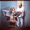 Patrícia Abravanel exibe barrigão durante ensaio no estúdio com Marcello Boffat 20 de maio de 2014