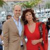 Sophia Loren posa ao lado de seu filho Edoardo Ponti no Festival de Cannes 2014