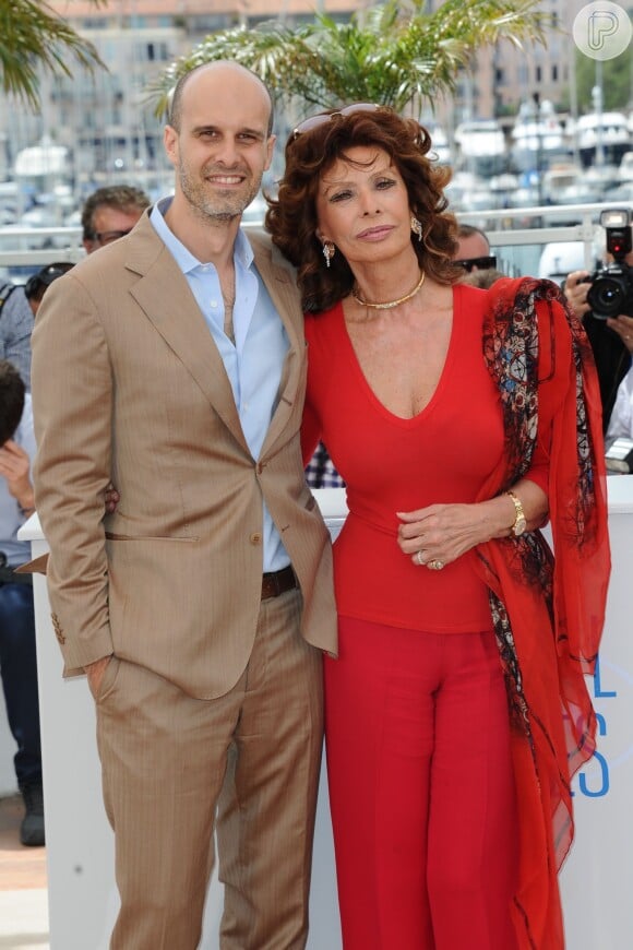 Sophia Loren posa ao lado de seu filho Edoardo Ponti no Festival de Cannes 2014