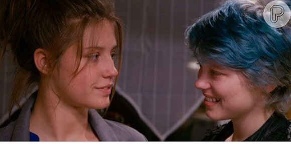 'Azul é a cor mais quente' é protagonizado por Adèle Exarchopoulos e a atriz de cabelos azuis, Léa Seydoux; romance tem cenas de sexo explícito