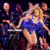 Jennifer Lopez ousa com coreografia sexy durante apresentação em reality show