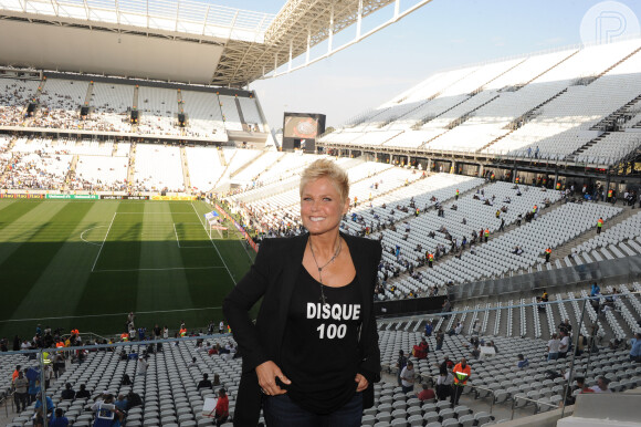 Engajada em projetos sociais, Xuxa lançou a campanha de Mobilização Nacional Projeta Brasil na Arena do Corinthians, em São Paulo antes de voar para Brasília