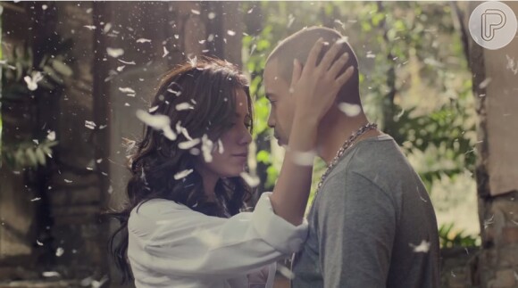 Anitta aparece sensual em clipe com parceria do rapper Projota 26 de maio de 2014