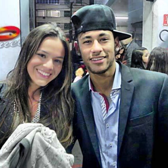 Bruna Marqueizne e Neymar assumiram que estão namorando no último domingo, 25 de maio de 2014, durante o programa 'Domingão do Faustão'