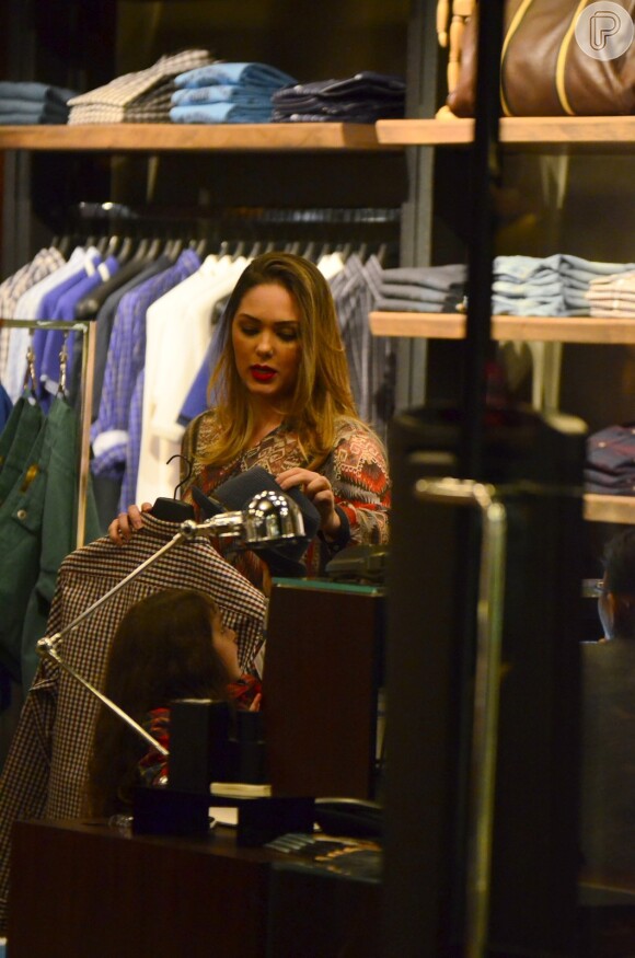 Tânia Mara fez compras em uma loja de roupa
