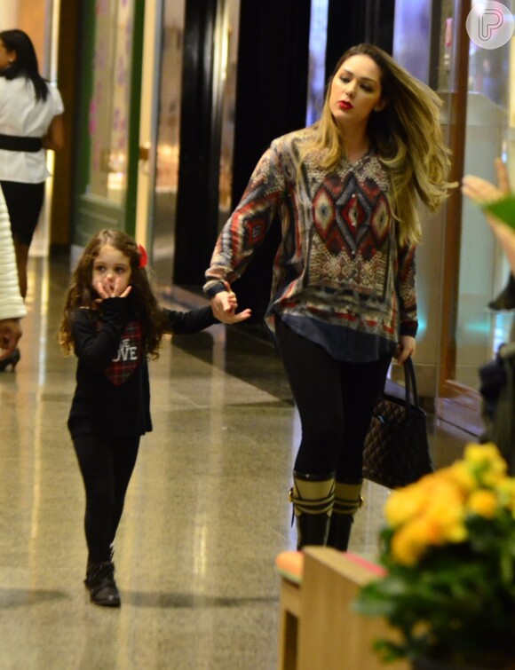 Tania Mara foi com a filha, Maysa, de 3 anos, no shopping Village mall, na Barra da Tijuca, Zona Oeste do Rio de Janeiro, nesta quarta-feira, 28 de maio de 2014