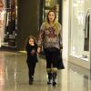 Tânia Mara foi com a filha, Maysa, de 3 anos, no shopping Village mall, na Barra da Tijuca, Zona Oeste do Rio de Janeiro, nesta quarta-feira, 28 de maio de 2014