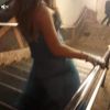 Mariah Carey desce as escadas do metrô de Nova York