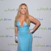 Mariah Carey participa do baile de gala beneficente Freh Air Fun, em Nova York, e veste Versace