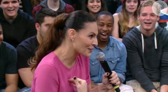 Laura Muller, do 'Altas Horas', ouve elogio e se surpreende em programa