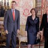 Após a abdicação do trono do rei da Espanha Juan Carlos, Felipe de Borbón, príncipe das Astúrias, se prepara para assumir o posto, assim como sua mulher, Letizia Ortiz, uma ex-jornalista que ocupará o lugar da rainha Sofía