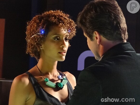 Jonas (Murilo Benício) e Verônica (Taís Araújo) estão atraídos um pelo outro em 'Geração Brasil'