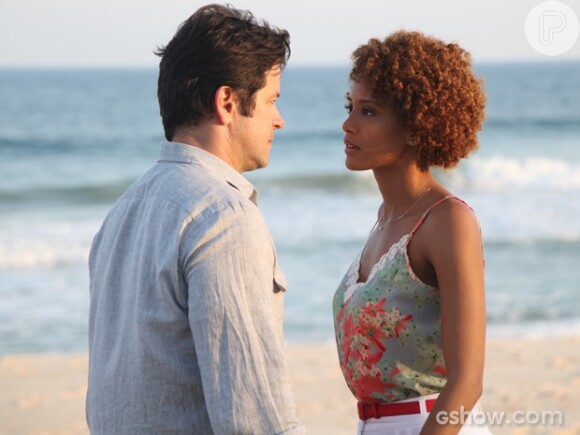 Verônica (Taís Araújo) manda Jonas (Murilo Benício) ir embora depois do beijo, em 'Geração Brasil'