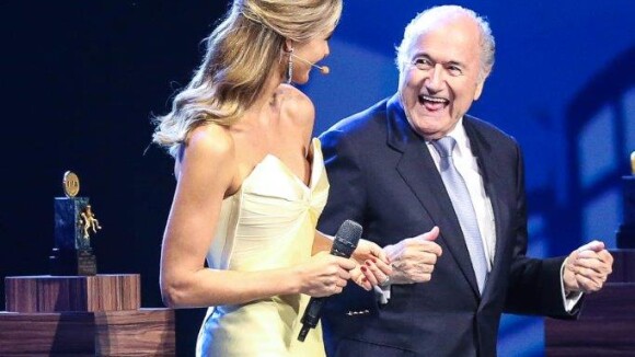 Fernanda Lima usa vestido de R$18 mil em evento da Fifa: '30 dias para fazê-lo'