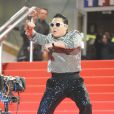 Psy dará uma coletiva de imprensa no Hotel Claudia Leitte antes de cair no samba