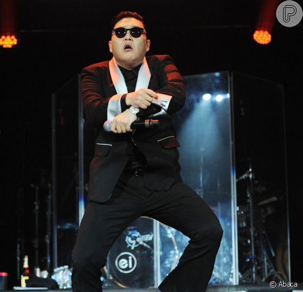 Psy confirma presença no Carnaval de Salvador; a convite da Gillete, o cantor agitará o bloco Coco Bambu ao lado da cantora Claudia Leitte, na Bahia, em 8 de fevereiro de 2013