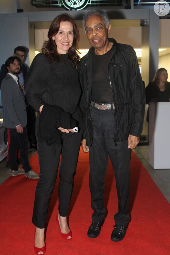 Gilberto Gil posa ao lado da mulher, Flora, no evento da Audi