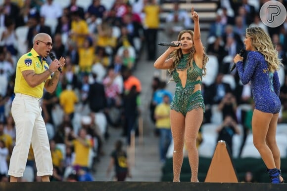 Claudia Leitte cantou com Pitbull e Jennifer Lopez a música da Copa do Mundo