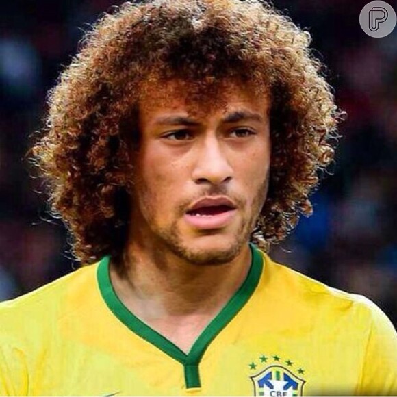 Neymar fez uma montagem em que ele colocou o cabelo do jogador e colega da Seleção Brasileira, David Luiz, no lugar do seu. 'David Luiz + Neymar', escreveu na legenda