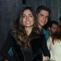 Márcio Garcia e a mulher, André Santa Rosa, curtem noite em boate carioca