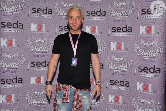 O stylist Matheus Mazzafera foi conferir o show de Anitta em São Paulo