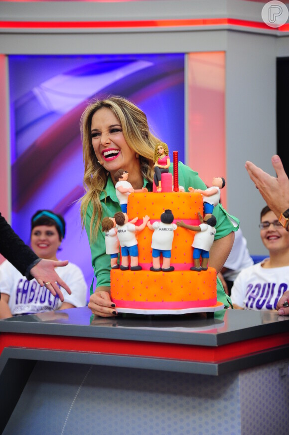 Ticiane Pinheiro completa 38 anos nesta segunda-feira, 16 de junho de 2014, e comemora com festa surpresa ao vivo no 'Programa da tarde'