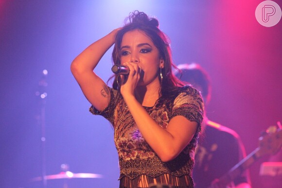 Anitta sensualiza durante apresentação no Club A, em São Paulo, em 16 de junho de 2014
