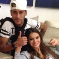 Bruna Marquezine cai no samba com Neymar em churrasco com jogadores da Seleção