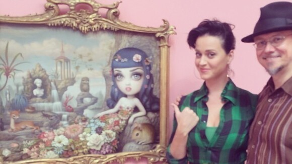 Katy Perry é homenageada ao ganhar obra de arte com o seu rosto nos EUA