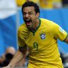 Usando bigode, Fred faz primeiro gol na Copa do Mundo. O craque jogou pela Seleção Brasileira contra Camarões, em Brasília, em 23 de junho de 2014