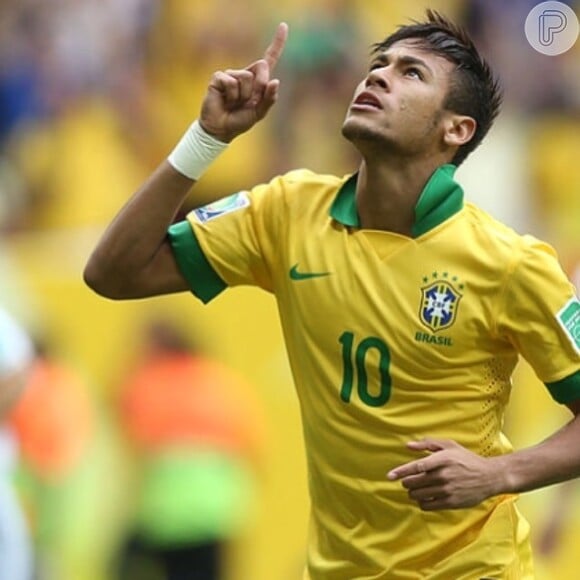 Neymar está concentrado com a seleção brasileira de futebol na Granja Comary, em Teresópolis, na região serrana do Rio de Janeiro. O atacante joga a Copa do Mundo no Brasil