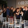 Cássia Kis Magro e o elenco de "O Rebu" aplaudem Tony Ramos em celebração aos seus 50 anos de carreira, durante a coletiva de lançamento da novela