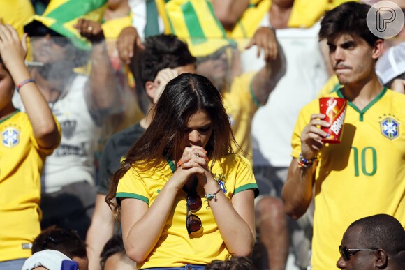 Bruna Marquezine assiste à partida da Seleção Brasileira contra o Chile neste sábado, 28 de junho de 2014