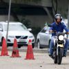 Cauã Reymond teve aula de moto em uma autoescola na tarde desta segunda-feira, 30 de junho de 2014, na Barra da Tijuca, Zona Oeste do Rio de Janeiro