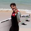 O surfe é uma das atividades físicas favoritas de Caio Castro