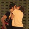 Caio Castro e Maria Casadevall namoram nas ruas do Rio de Janeiro