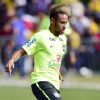 Neymar recebe tratamento na Granja Comary para combater dores no joelho e na coxa. A informação é da revista 'Veja' (1 de julho de 2014)