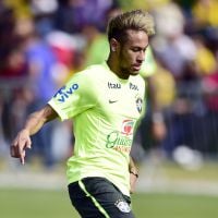 Neymar faz tratamento no joelho e na coxa para enfrentar a Colômbia