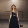 Depois de despistar sobre a apresentação no Brasil em entrevista à rádio alemã, Shakira vai se apresentar e cantará 'La la la' ao lado de Carlinhos Brown, que faz uma participação especial na música, que homenageia o futebol
 