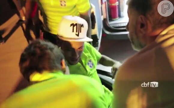 Neymar fraturou uma vértebra da região lombar após a joelhada recebida nas costas