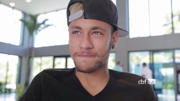 Neymar se emociona ao se despedir da Copa após lesão: 'Sonho interrompido'