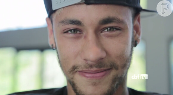 Neymar fala pela primeira vez após ser cortado da Copa do Mundo por lesão na vértebra neste sábado, 5 de julho de 2014