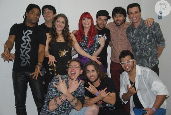 Eliminadas do 'SuperStar', as bandas Bicho do Pé e Move Over participaram do show de Ivete Sangalo neste domingo, 6 de julho de 2014, na Marina da Glória, no Rio
